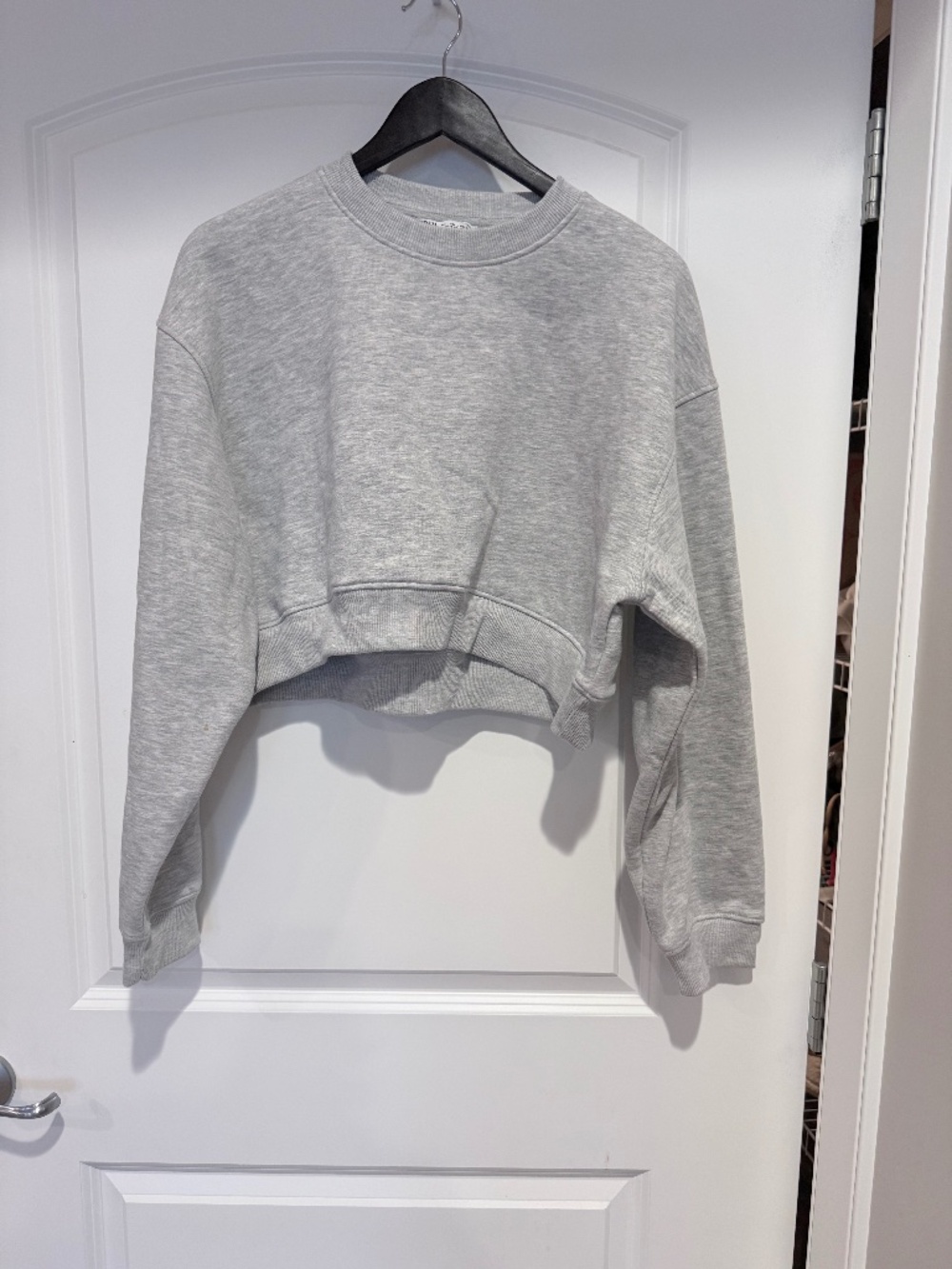 Zara - cropped grey sweatshirt - size large
